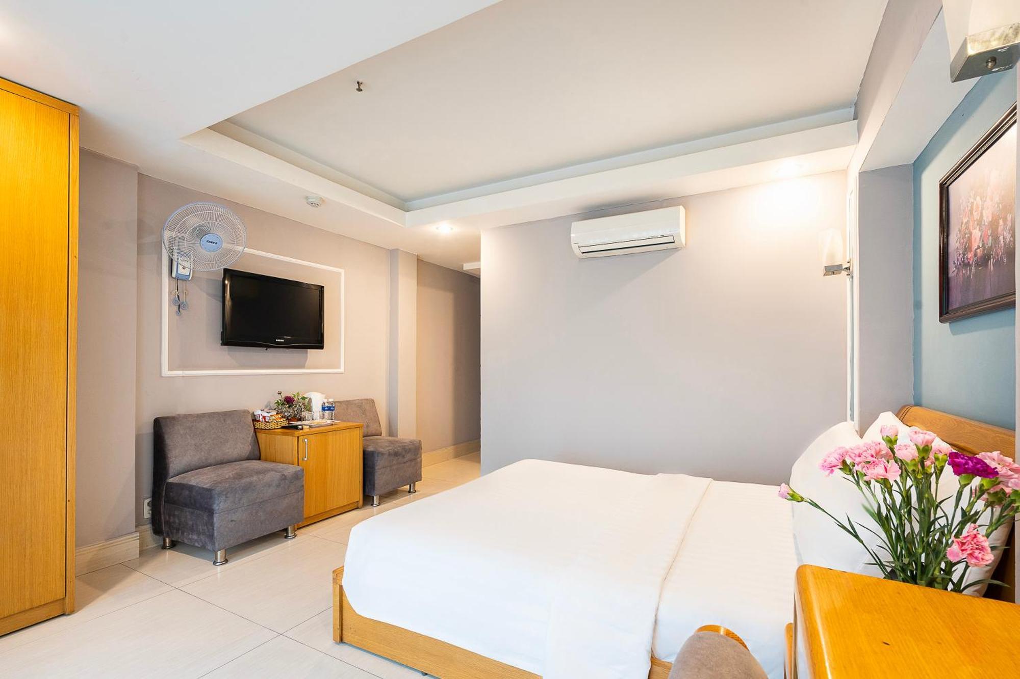 Lucky Star 146 Nguyen Trai Hotel 3*